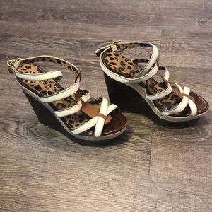 Jessica Simpson Women’s Ginny Wedge Sandal